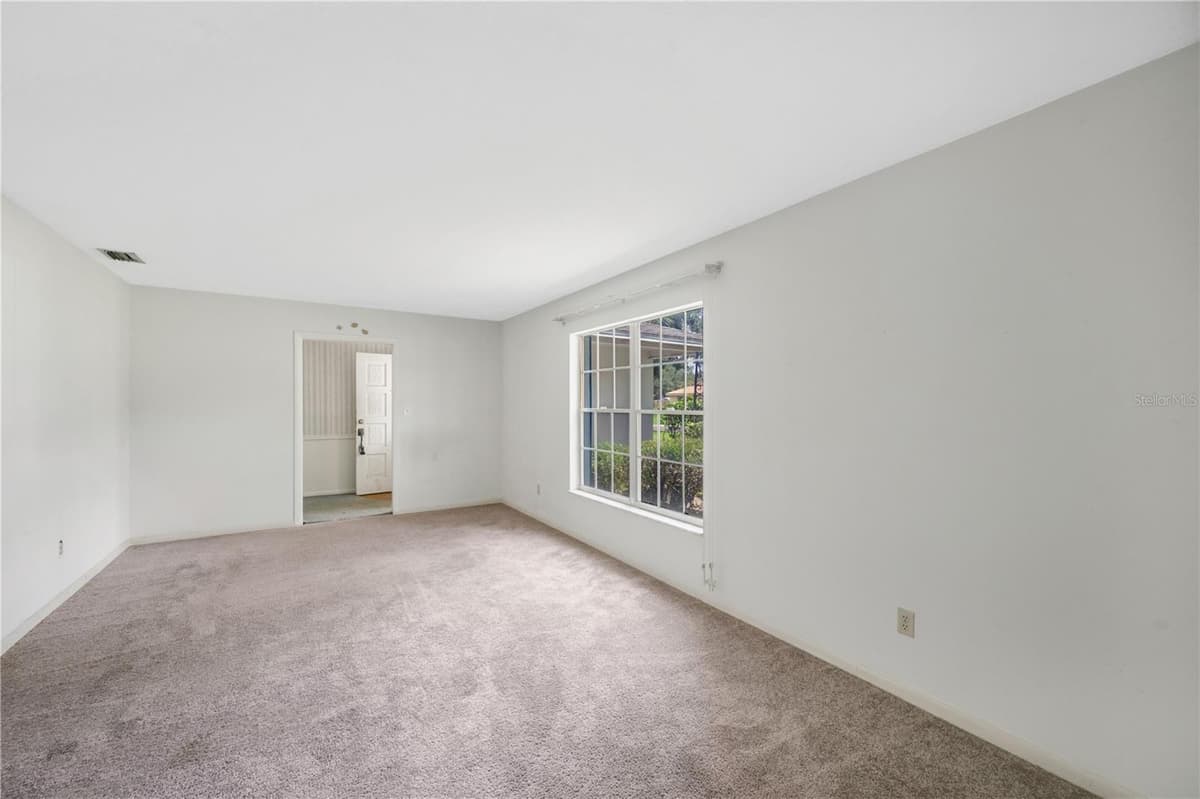 606 GREENBRIAR DRIVE — photo 12 of 22