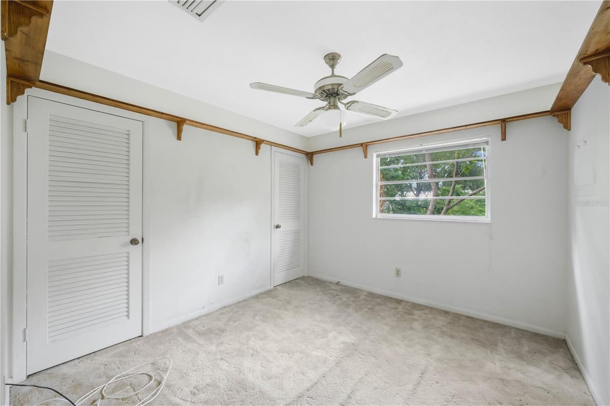 606 GREENBRIAR DRIVE — photo 14 of 22