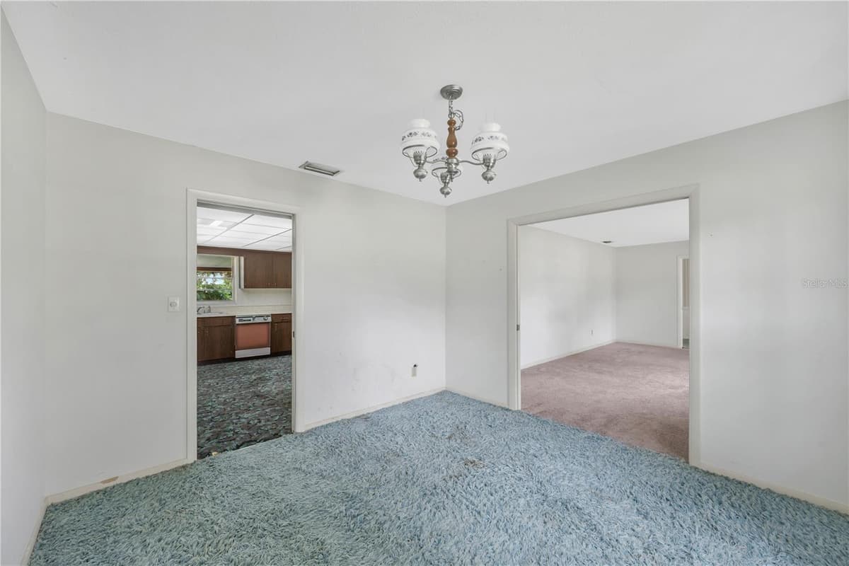 606 GREENBRIAR DRIVE — photo 7 of 22