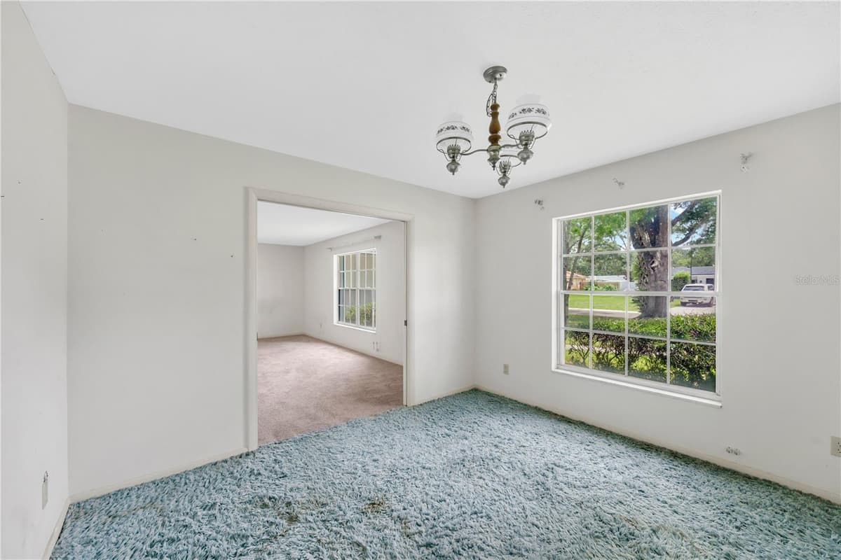 606 GREENBRIAR DRIVE — photo 10 of 22
