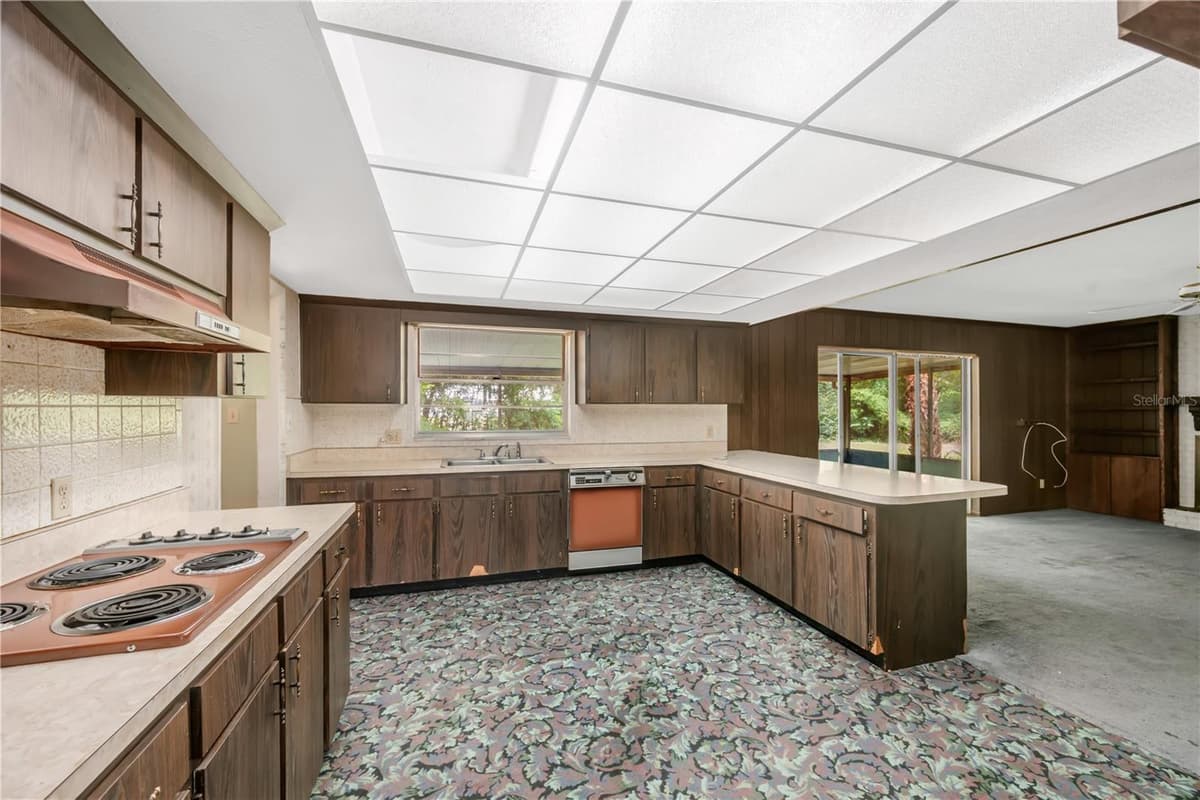 606 GREENBRIAR DRIVE — photo 3 of 22