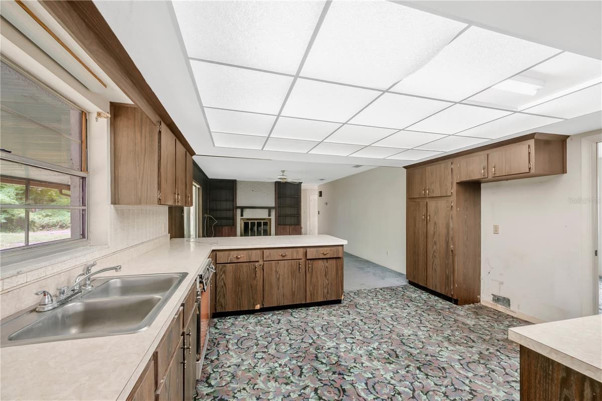 606 GREENBRIAR DRIVE — photo 8 of 22