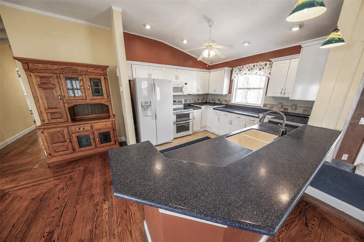 3873 ATLANTIC AVENUE — photo 6 of 18