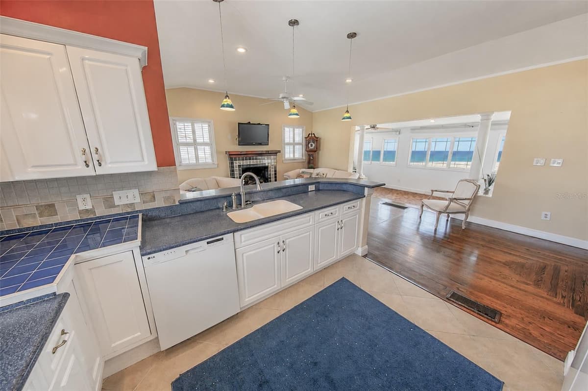 3873 ATLANTIC AVENUE — photo 8 of 18