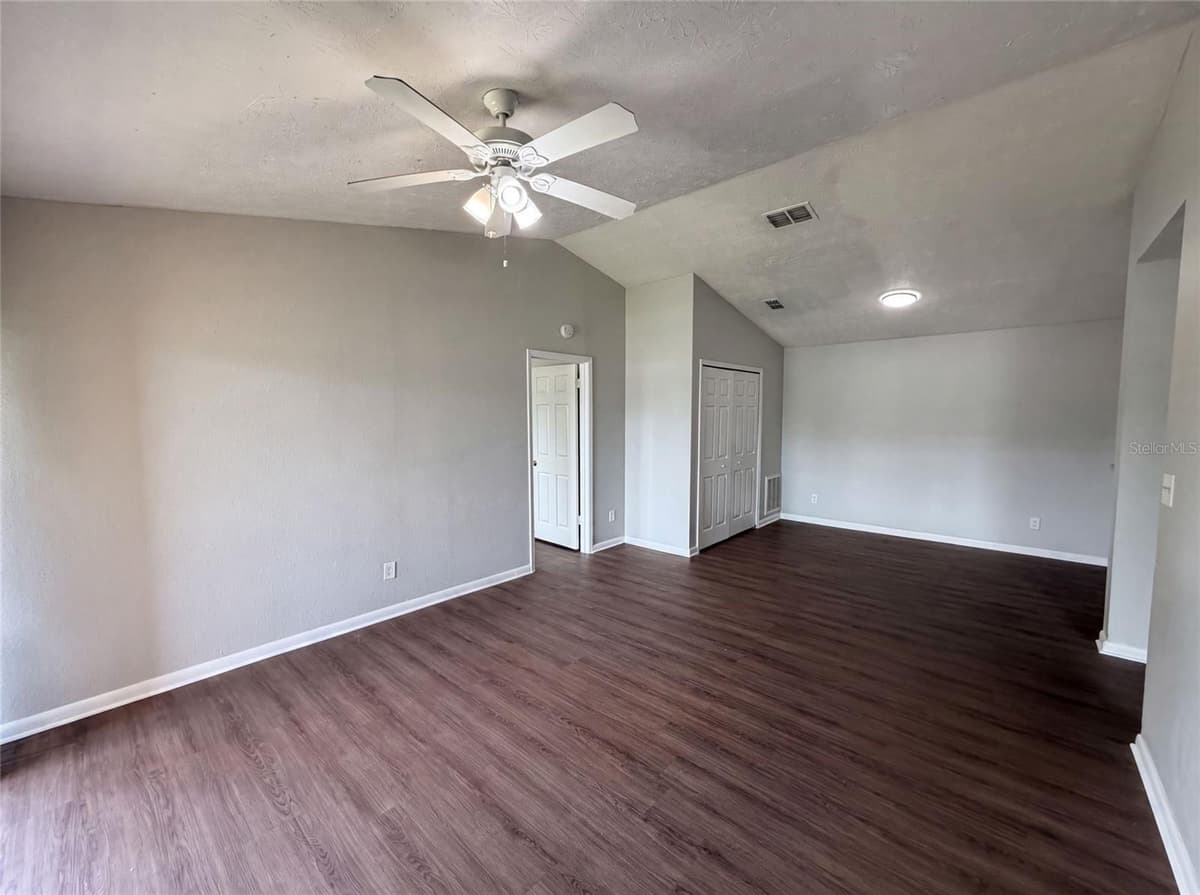 5213 VIA HACIENDA CIRCLE — photo 12 of 26