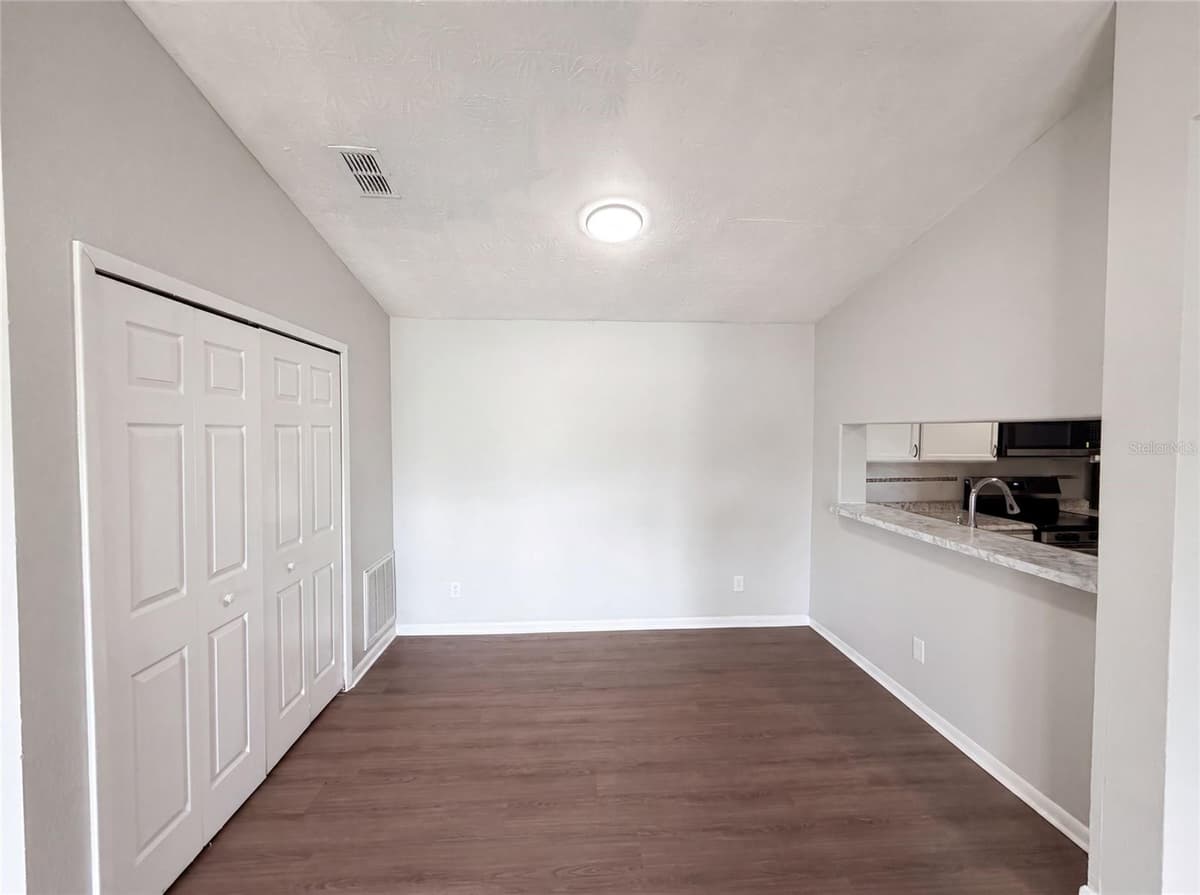 5213 VIA HACIENDA CIRCLE — photo 11 of 26