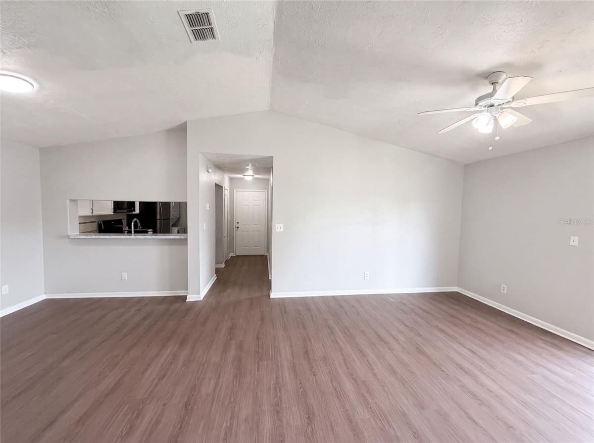 5213 VIA HACIENDA CIRCLE — photo 13 of 26