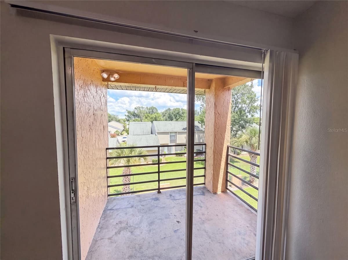 5213 VIA HACIENDA CIRCLE — photo 7 of 26
