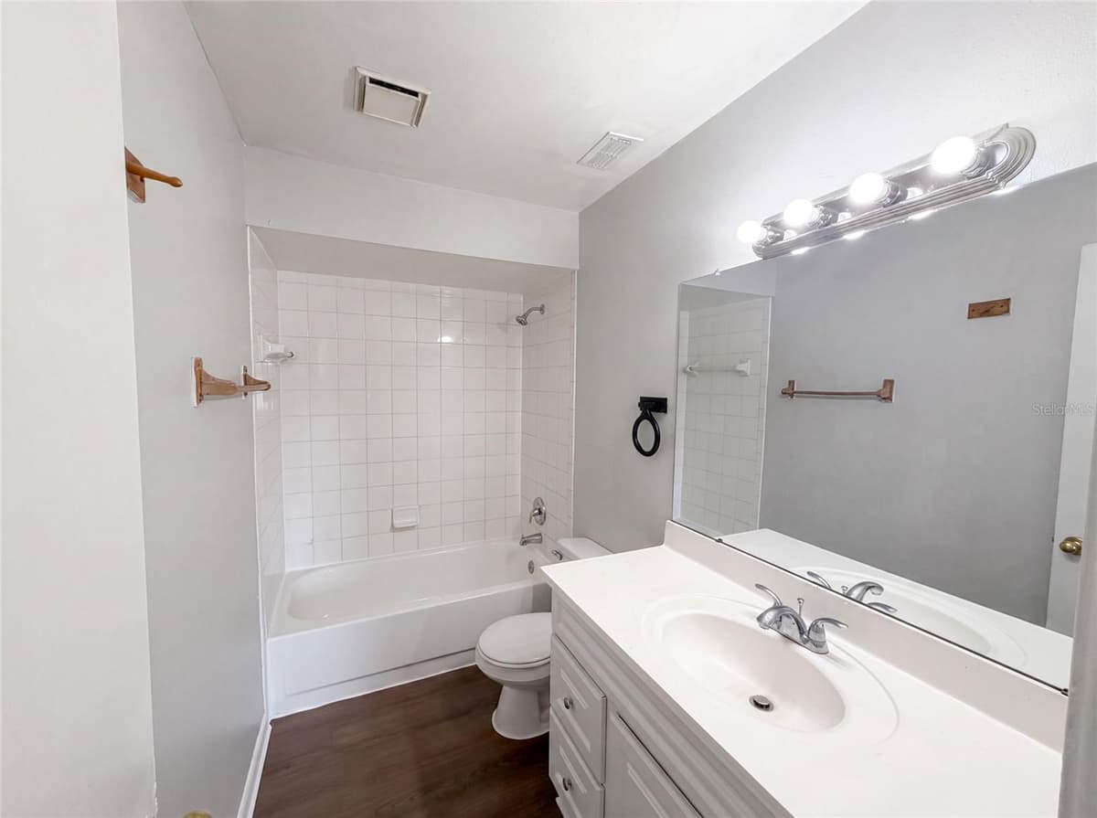 5213 VIA HACIENDA CIRCLE — photo 18 of 26