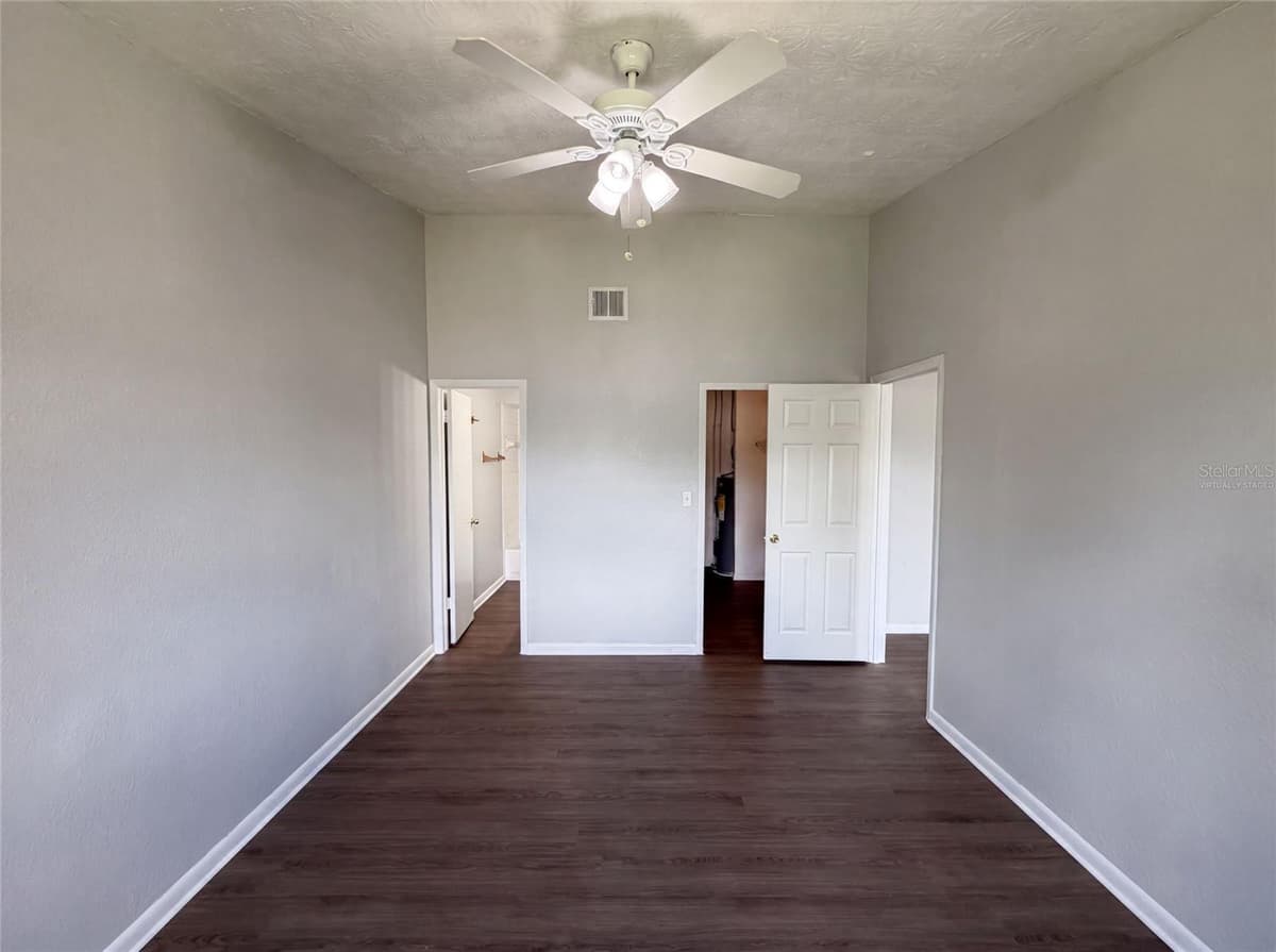 5213 VIA HACIENDA CIRCLE — photo 4 of 26