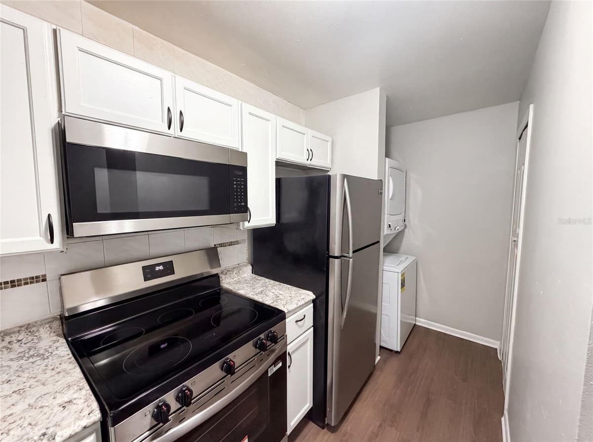 5213 VIA HACIENDA CIRCLE — photo 10 of 26