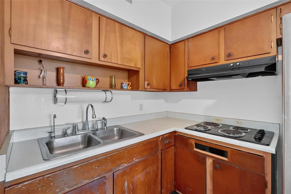 2514 DRAKE DRIVE — photo 8 of 46
