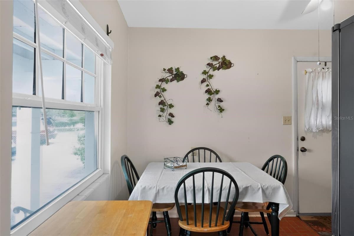 2514 DRAKE DRIVE — photo 4 of 46