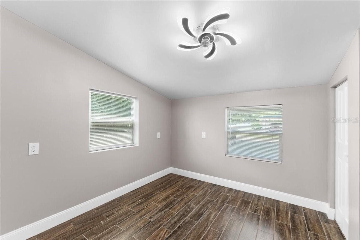 629 CEDAR PARK DRIVE — photo 18 of 27