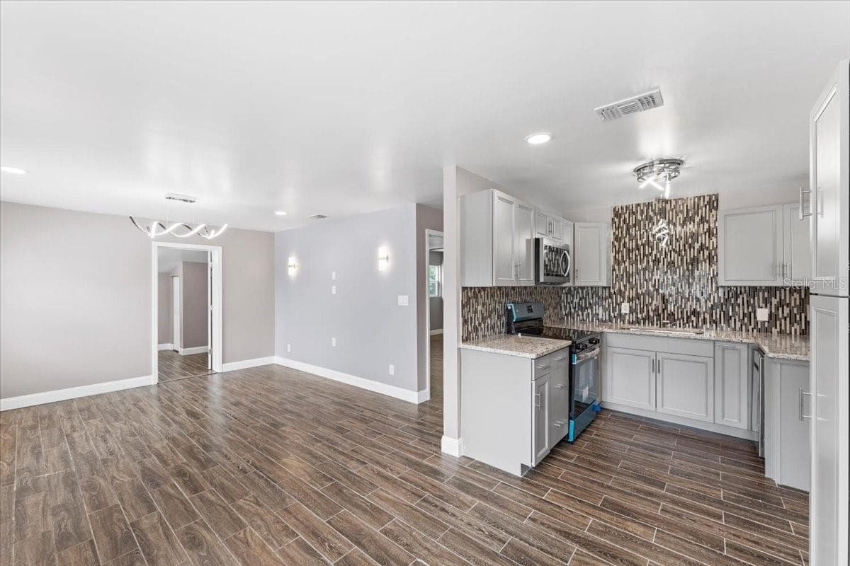 629 CEDAR PARK DRIVE — photo 7 of 27