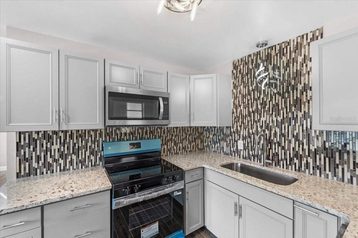 629 CEDAR PARK DRIVE — photo 10 of 27