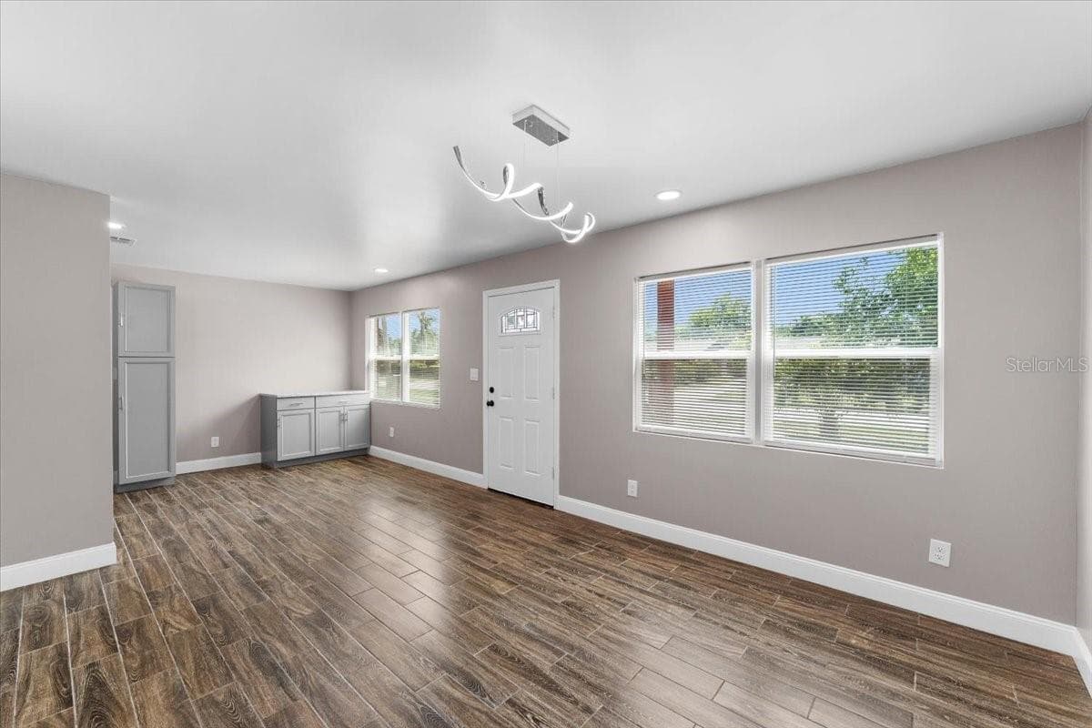 629 CEDAR PARK DRIVE — photo 12 of 27