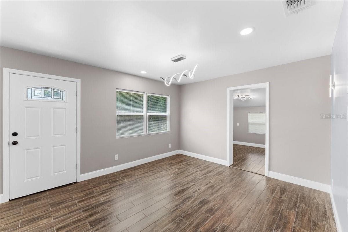 629 CEDAR PARK DRIVE — photo 4 of 27