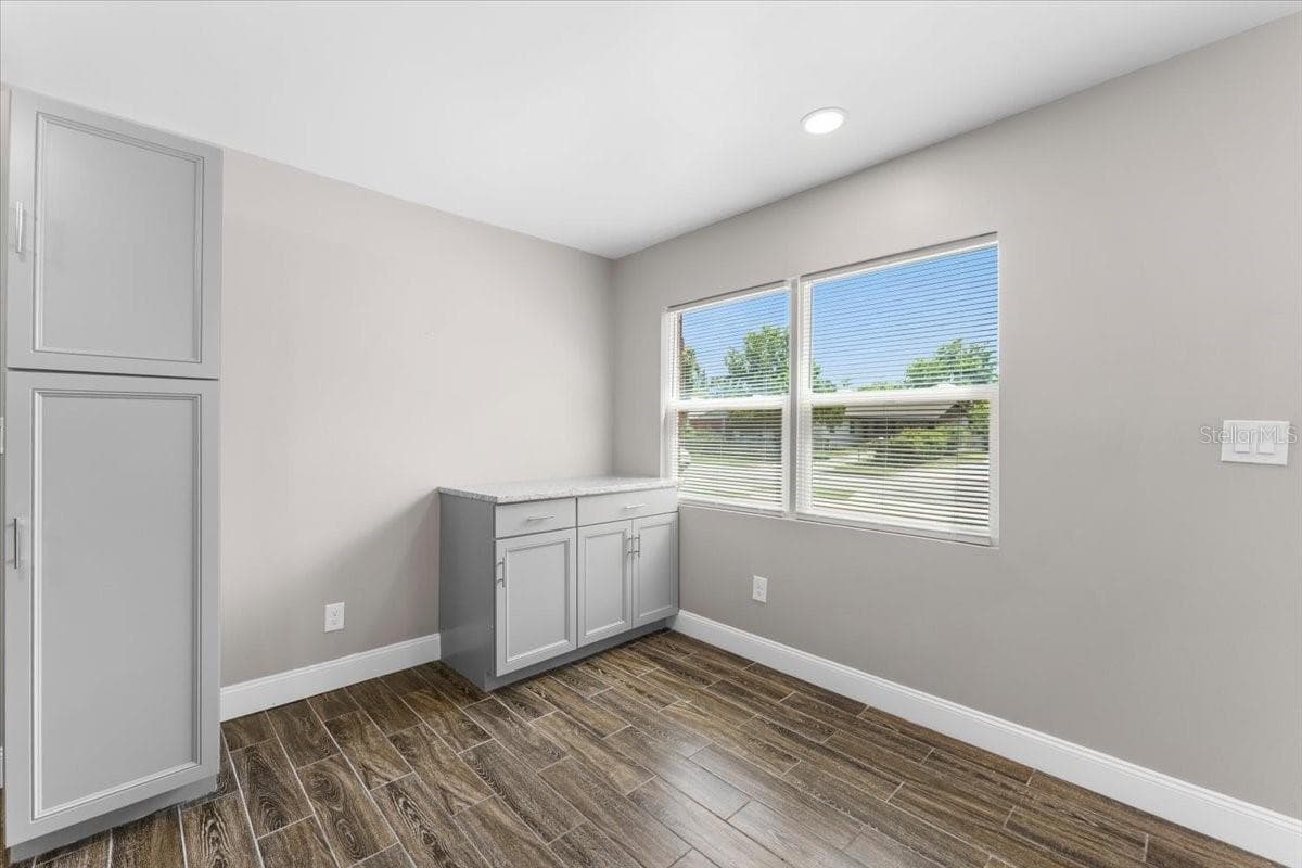629 CEDAR PARK DRIVE — photo 11 of 27