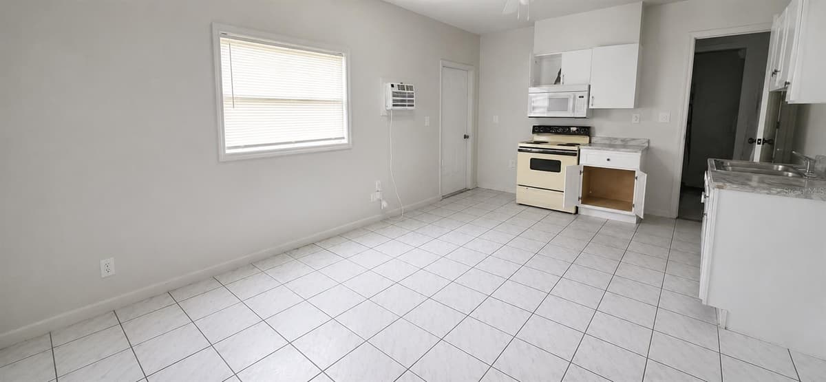 12142 MARGARITA AVENUE — photo 3 of 22