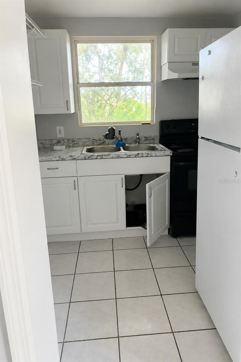 12142 MARGARITA AVENUE — photo 10 of 22