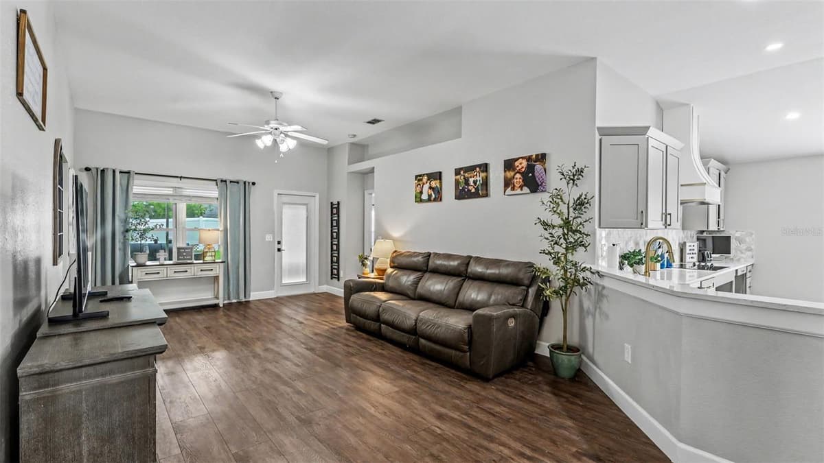 6835 SHADOWCAST LANE — photo 16 of 39