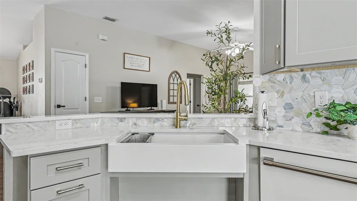 6835 SHADOWCAST LANE — photo 20 of 39