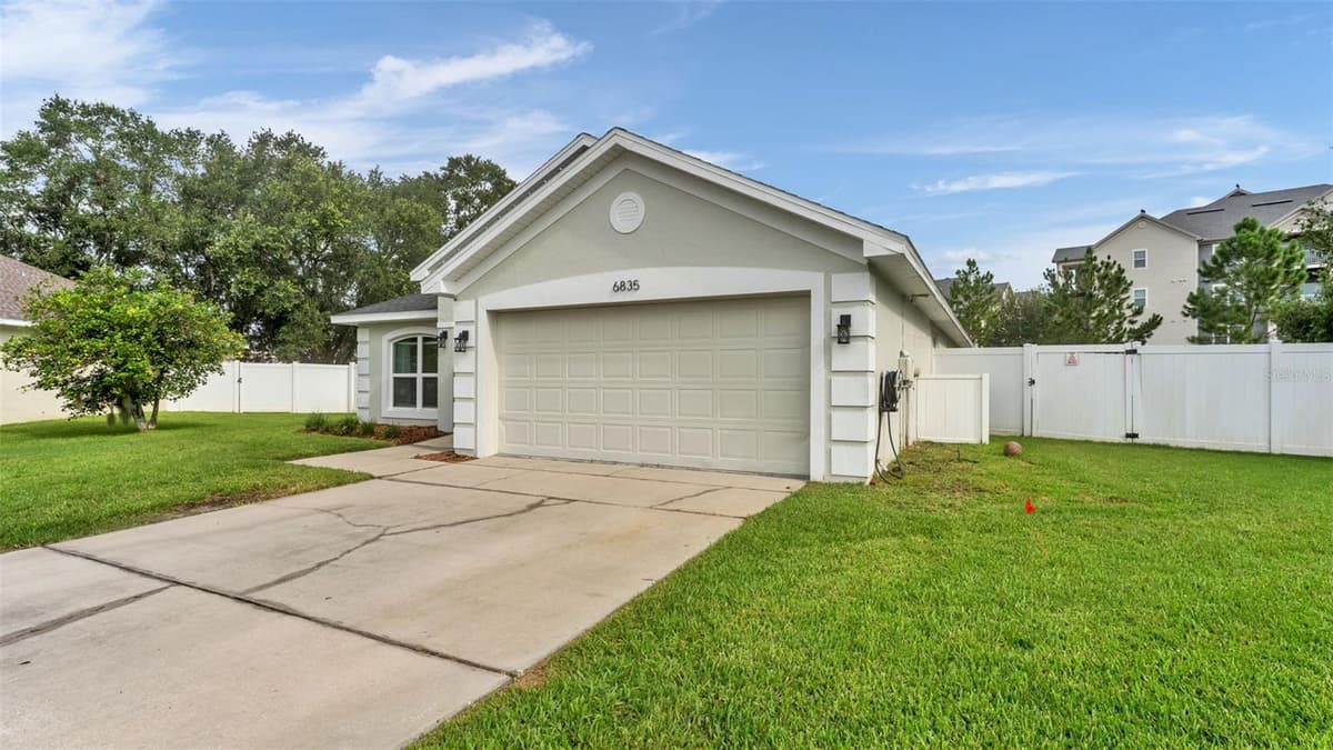 6835 SHADOWCAST LANE — photo 4 of 39