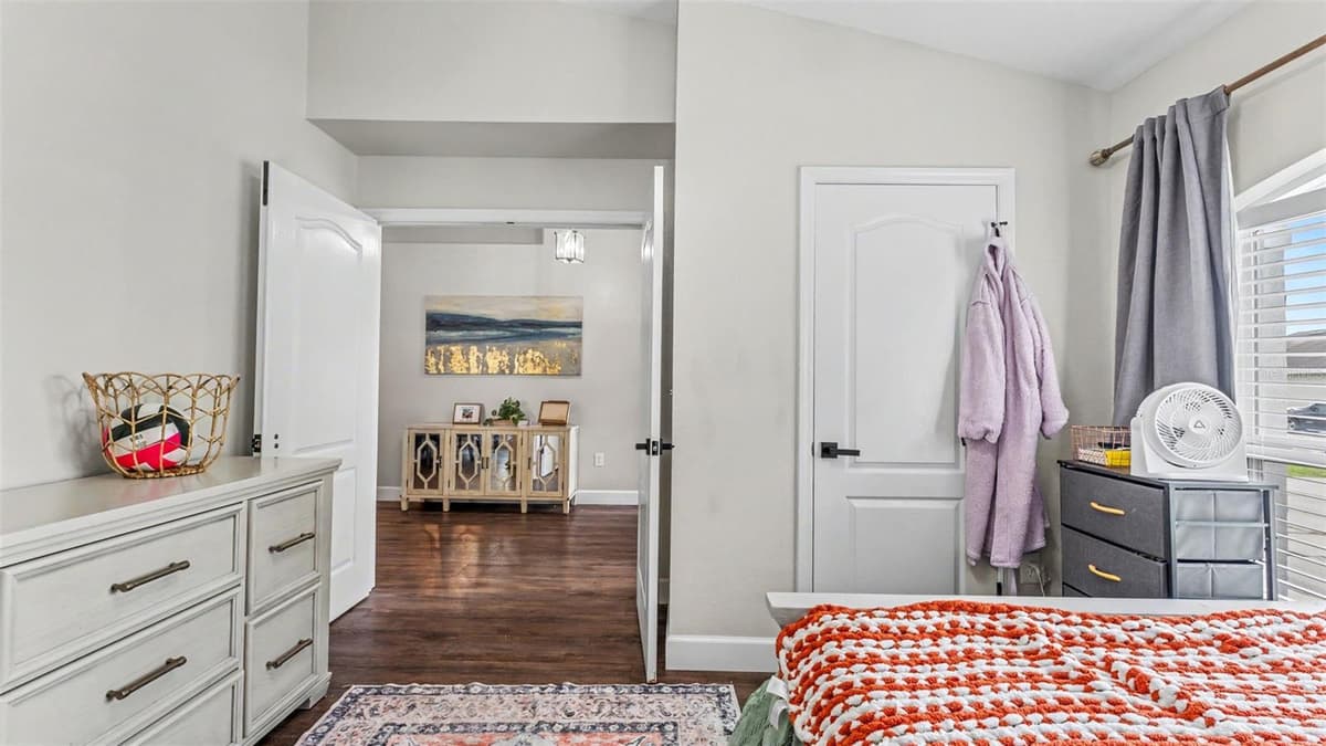 6835 SHADOWCAST LANE — photo 11 of 39