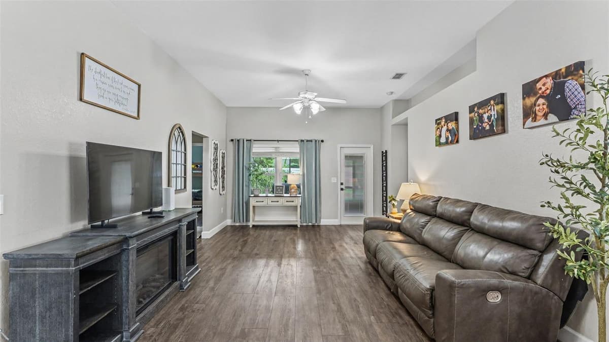 6835 SHADOWCAST LANE — photo 17 of 39