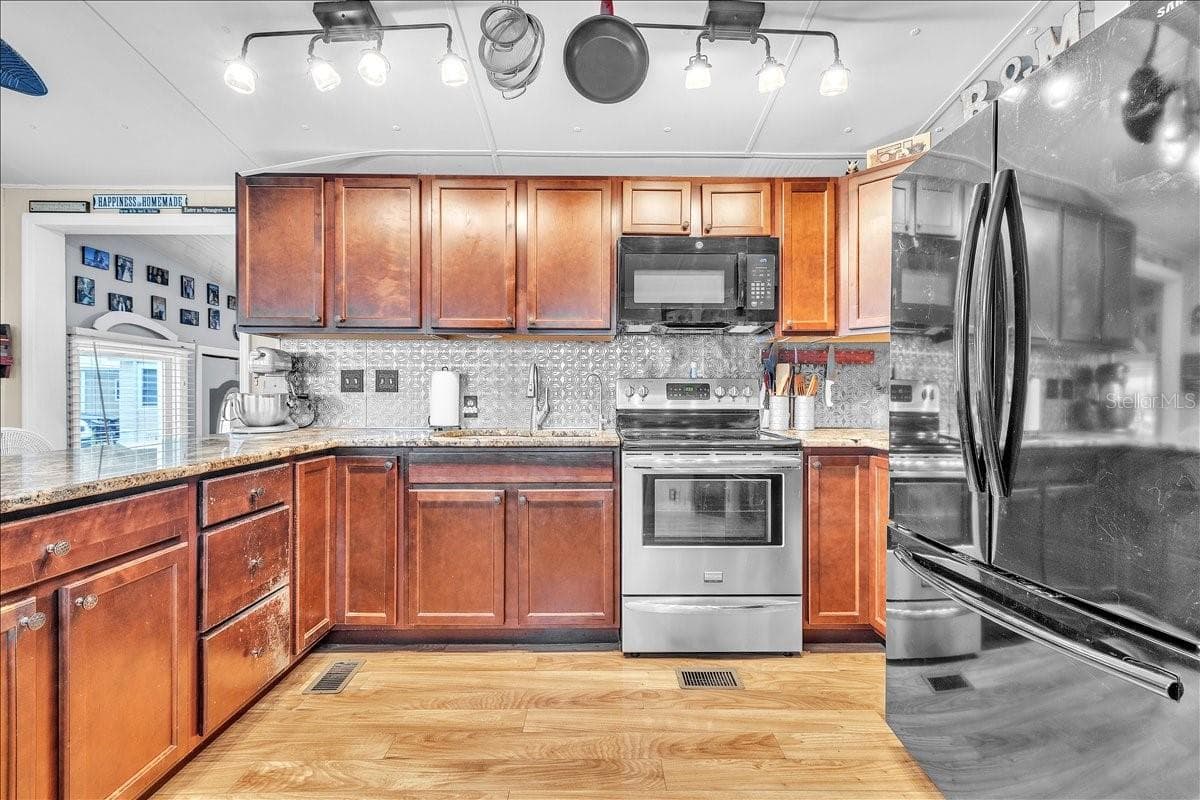 10933 BROWN PELICAN CIRCLE — photo 9 of 29