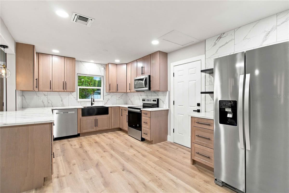 2770 WOOD STREET — photo 8 of 55