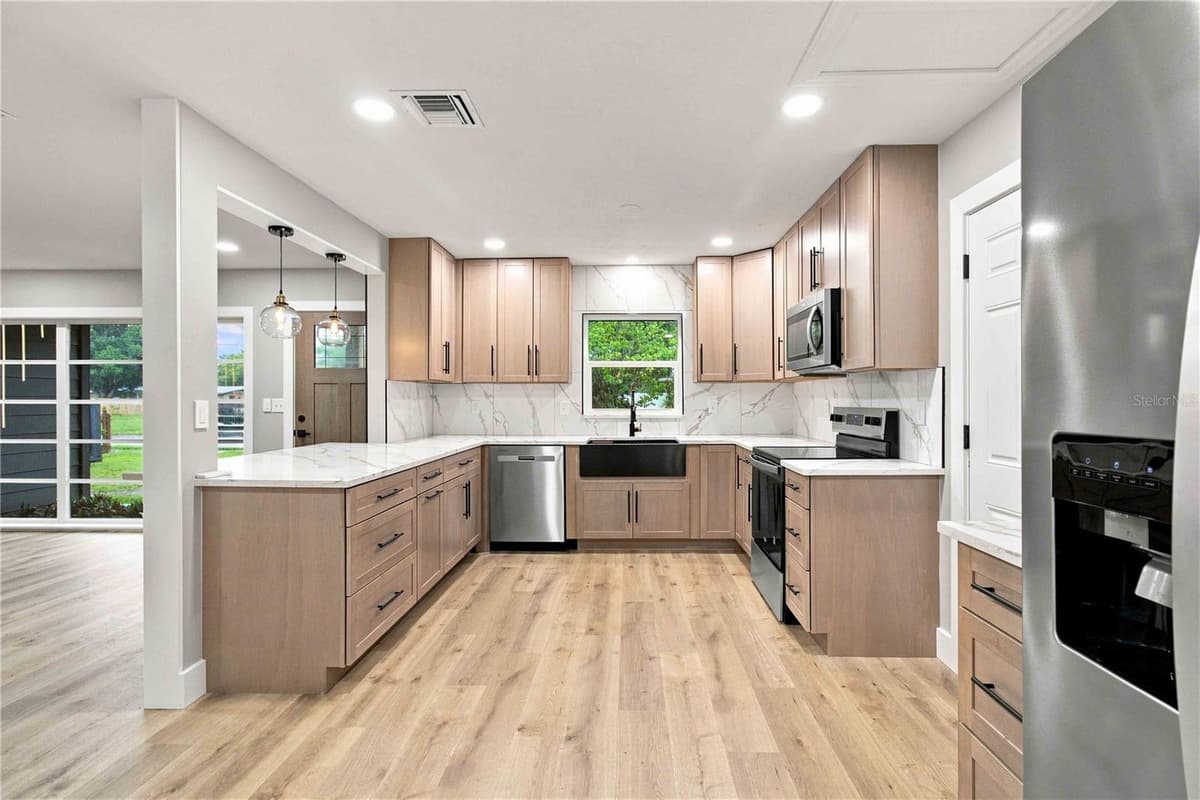 2770 WOOD STREET — photo 2 of 55