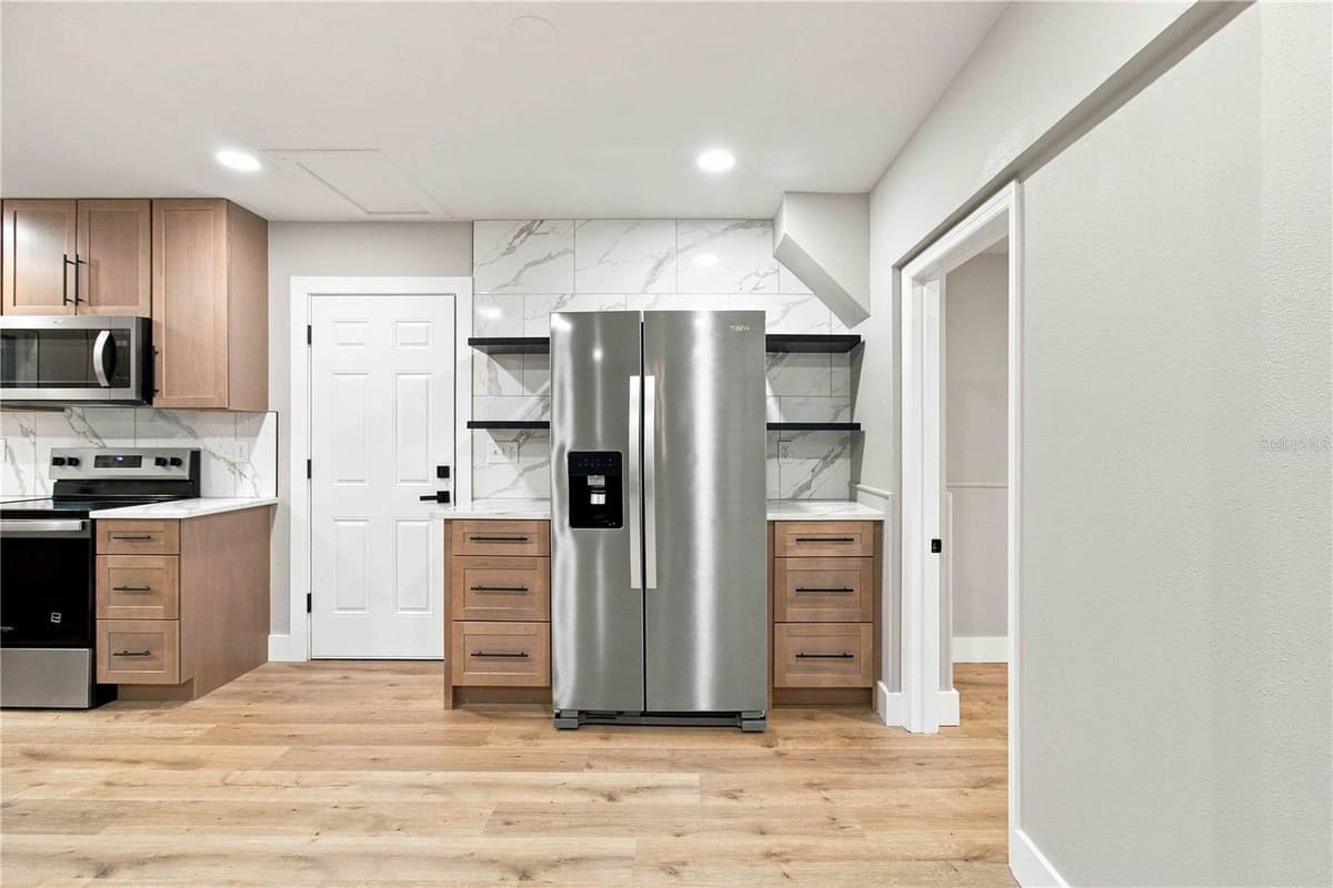 2770 WOOD STREET — photo 11 of 55
