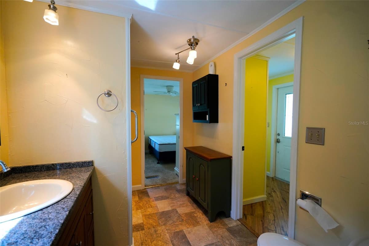 8114 WESTERN CIRCLE DRIVE — photo 16 of 38
