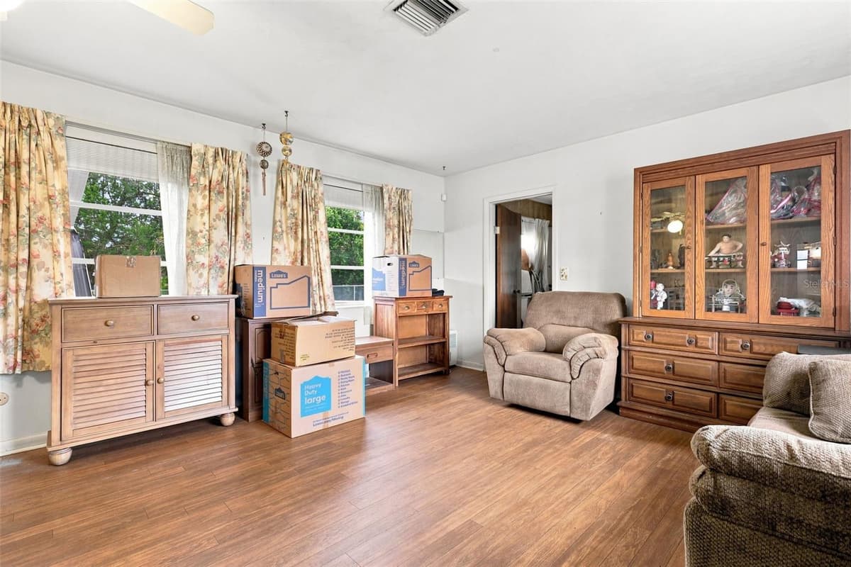 1119 MAYFLOWER AVENUE — photo 4 of 25