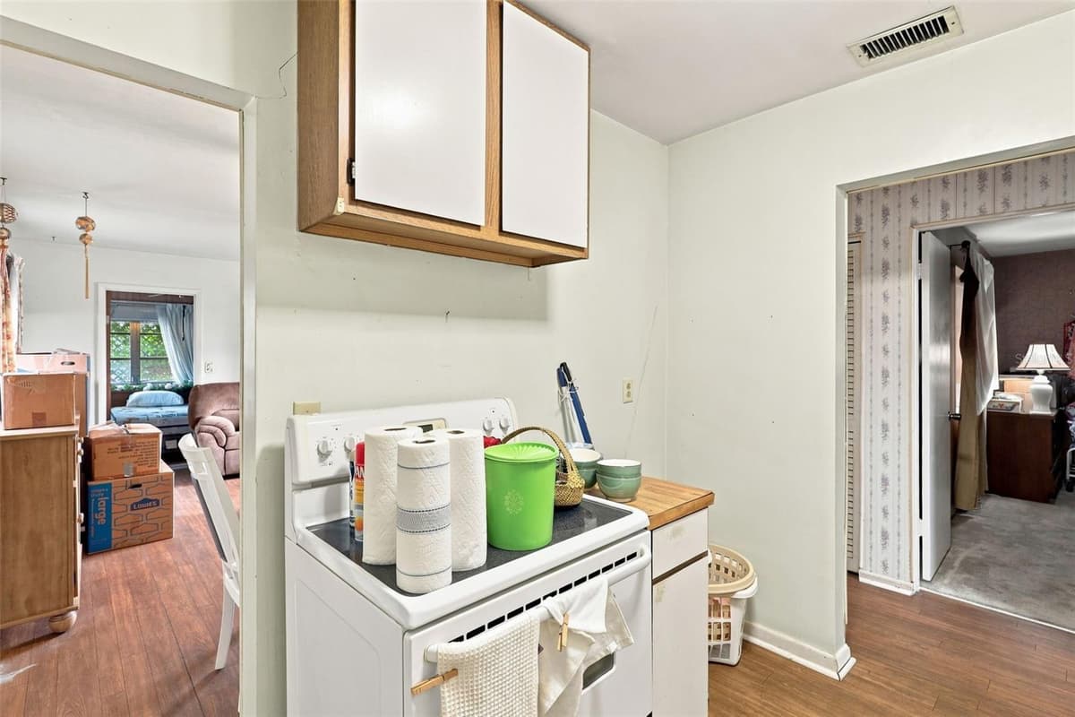 1119 MAYFLOWER AVENUE — photo 8 of 25