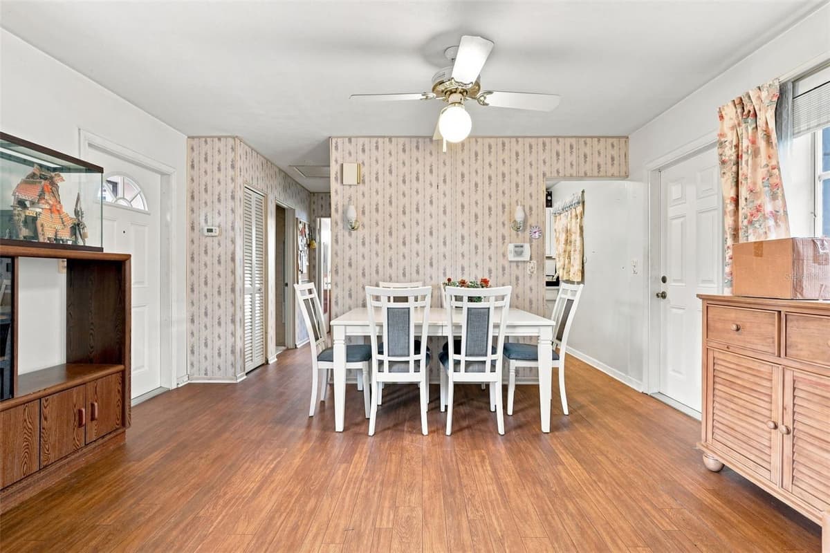 1119 MAYFLOWER AVENUE — photo 6 of 25