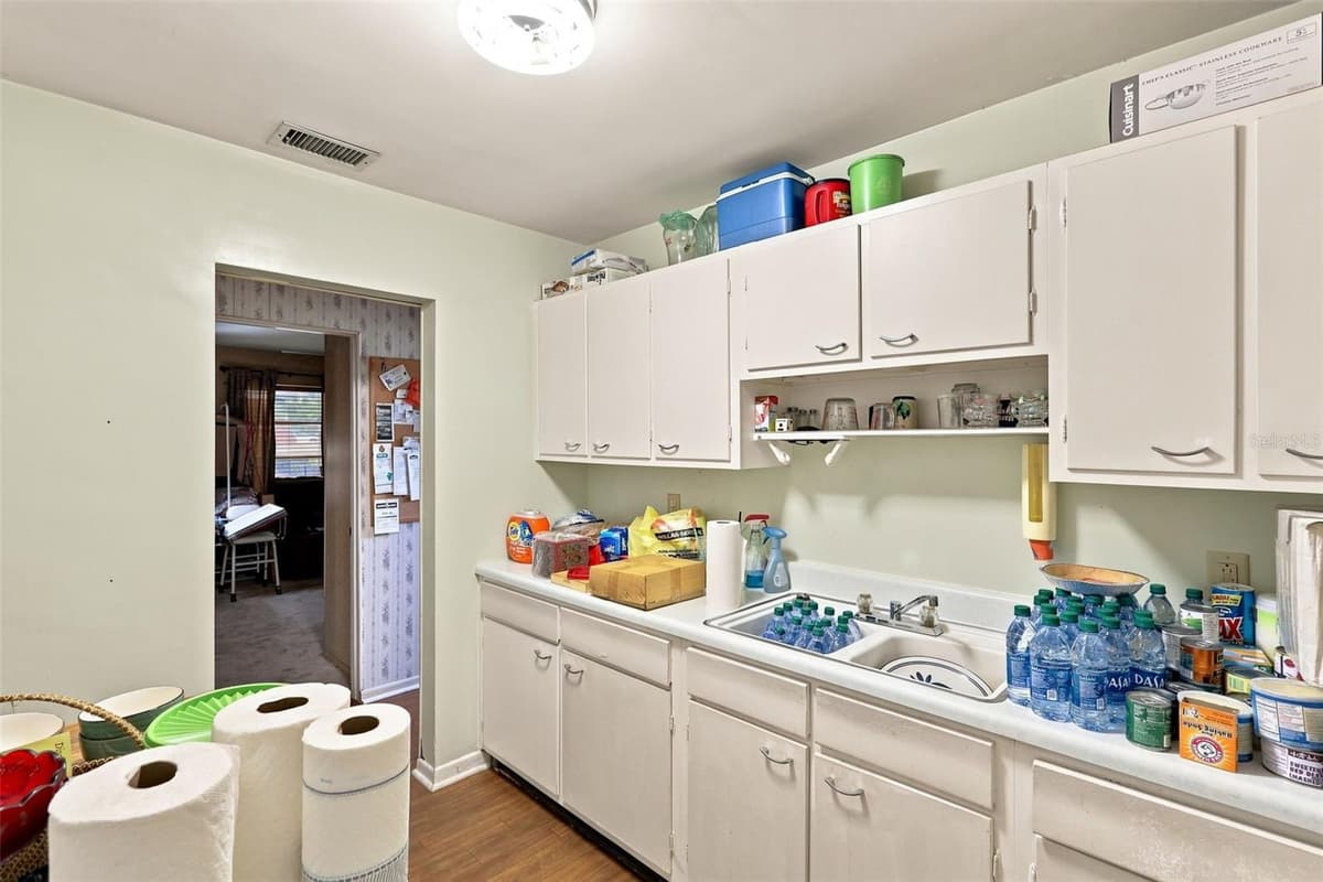 1119 MAYFLOWER AVENUE — photo 9 of 25