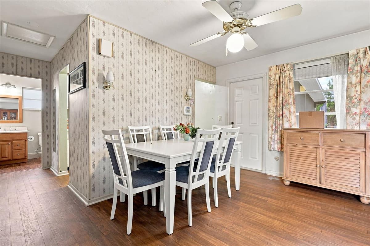 1119 MAYFLOWER AVENUE — photo 11 of 25