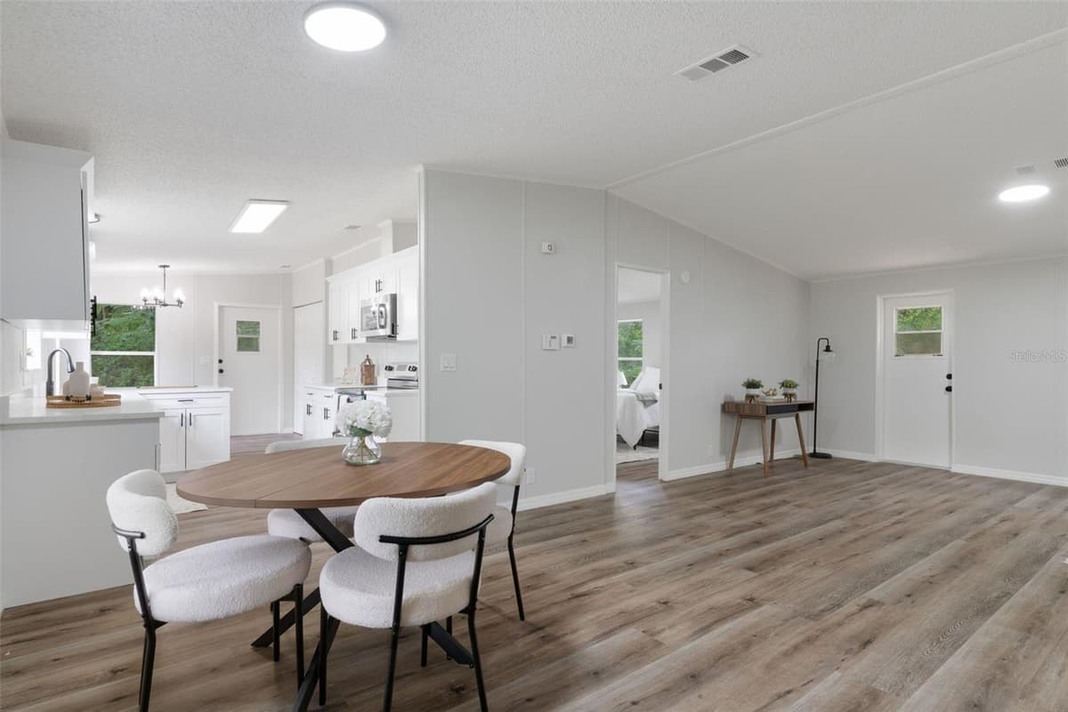 20645 STEWART ROAD — photo 10 of 33