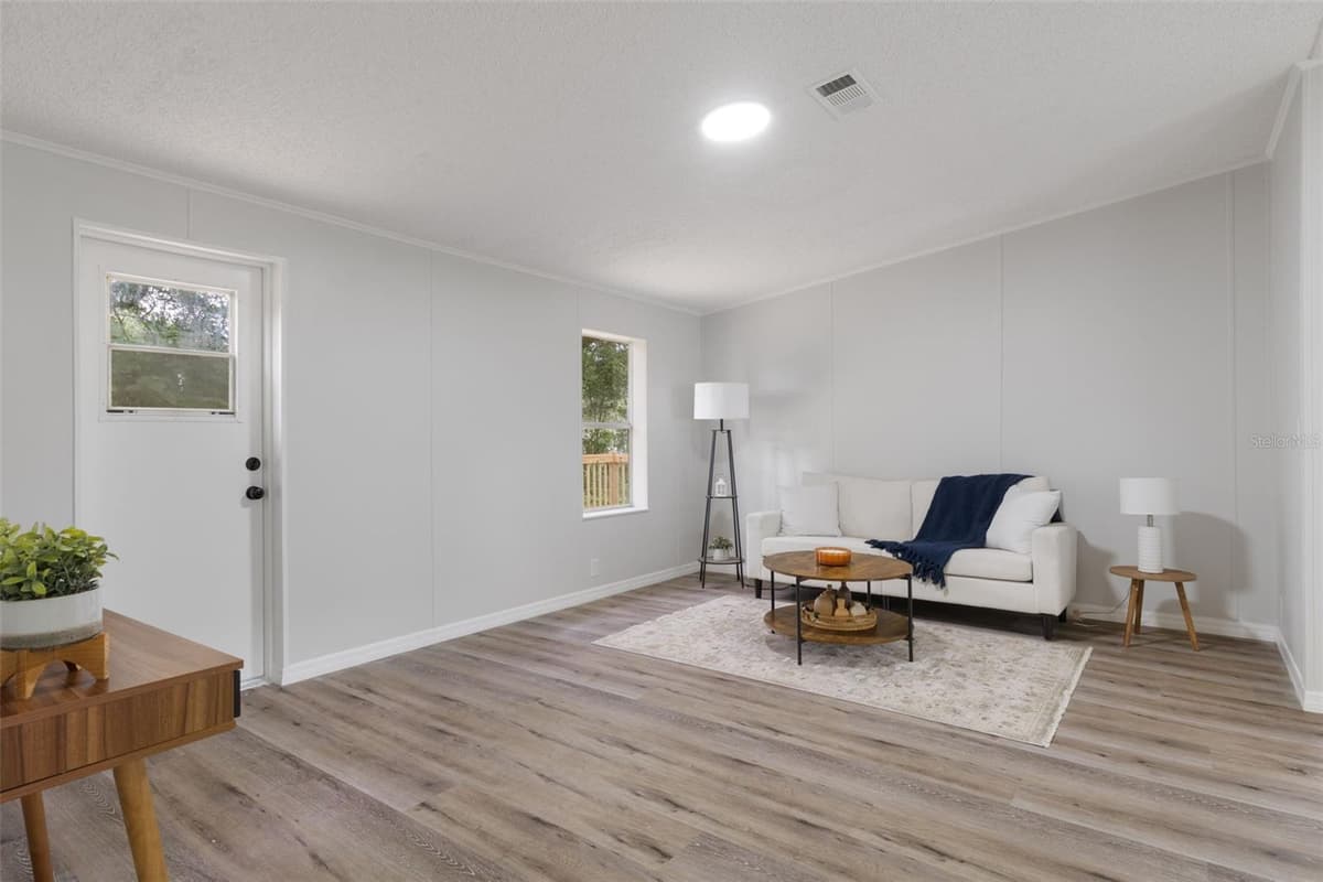 20645 STEWART ROAD — photo 13 of 33