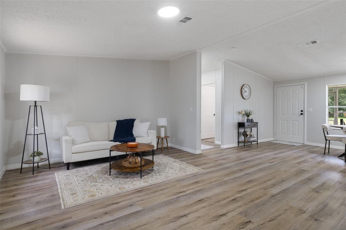 20645 STEWART ROAD — photo 14 of 33