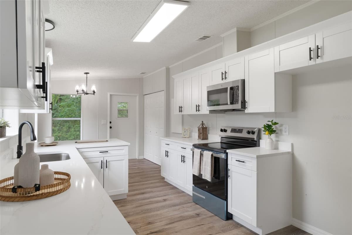 20645 STEWART ROAD — photo 4 of 33