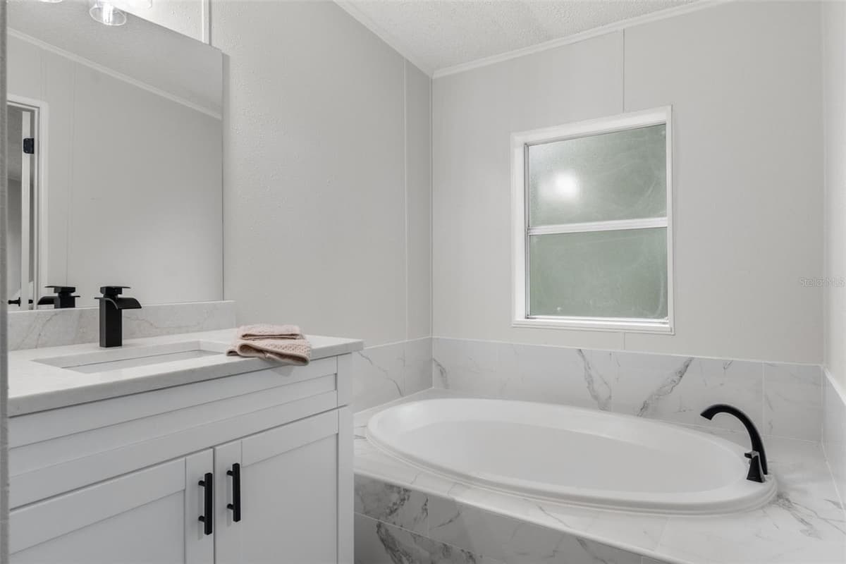 20645 STEWART ROAD — photo 6 of 33