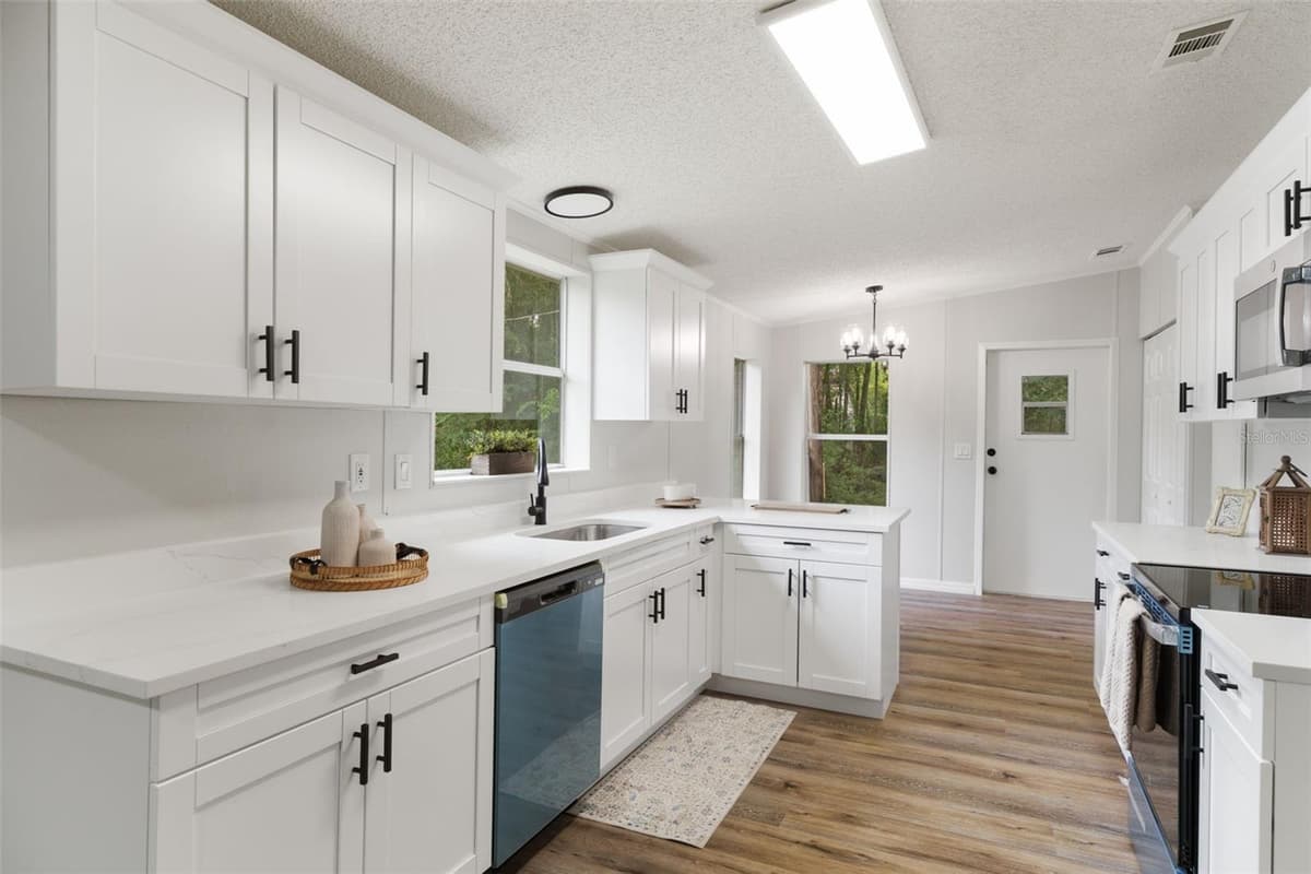 20645 STEWART ROAD — photo 3 of 33