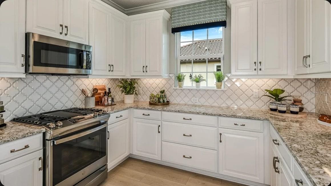 14517 DERNA TERRACE — photo 3 of 42