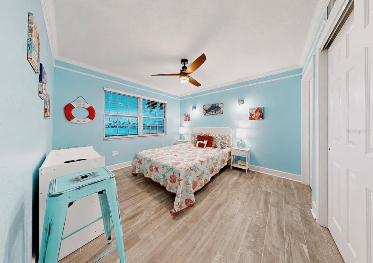 205 DOLPHIN POINT — photo 32 of 54