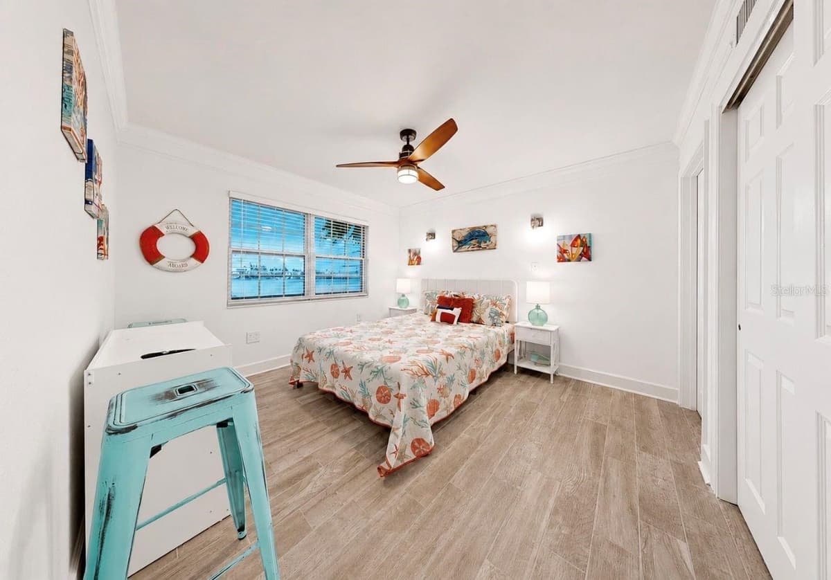 205 DOLPHIN POINT — photo 33 of 54