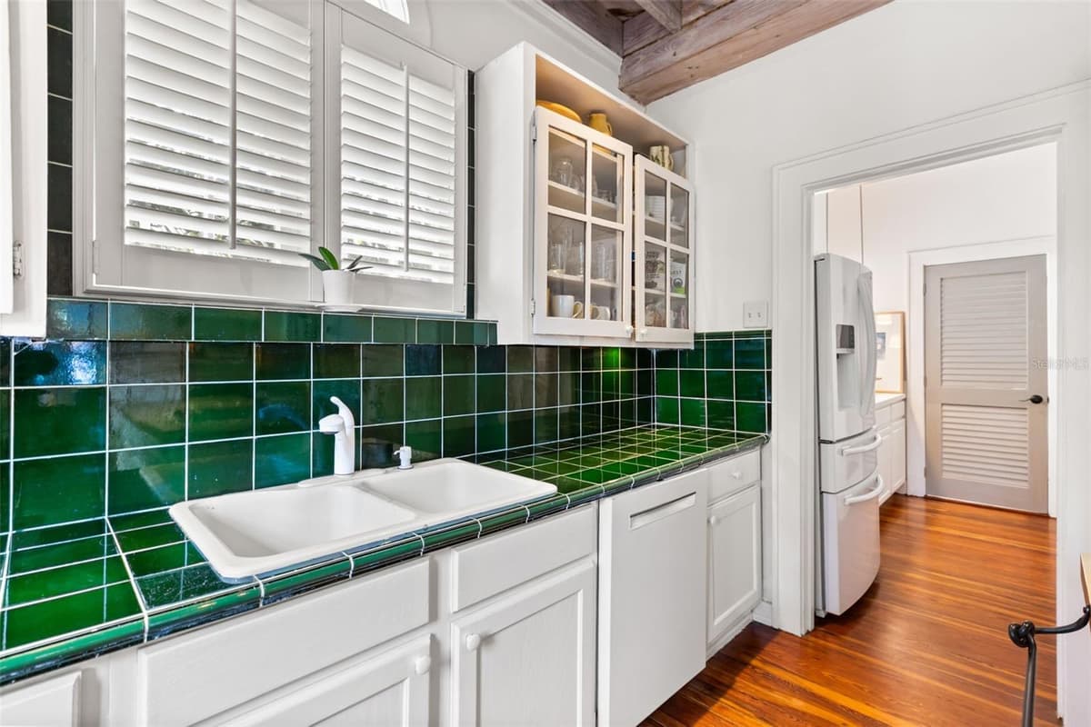 318 VITORIA AVENUE — photo 30 of 66